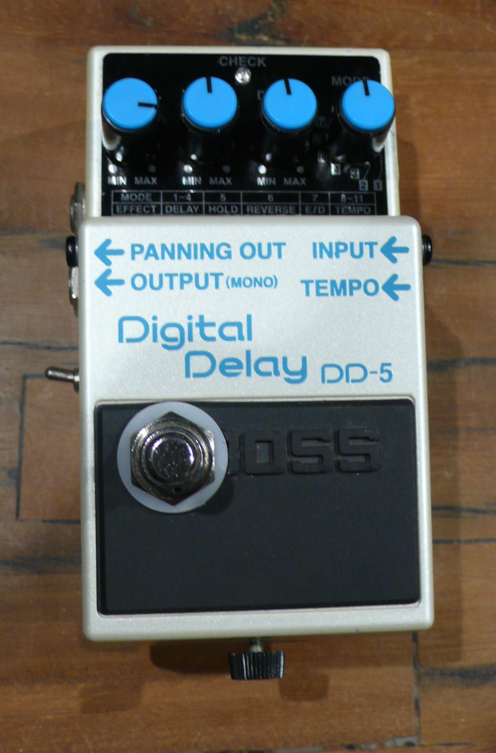 digital delay pedal with tap tempo